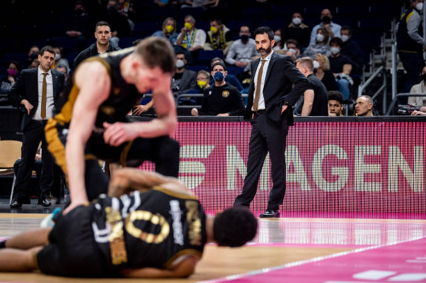 在两回合比 在两回合比